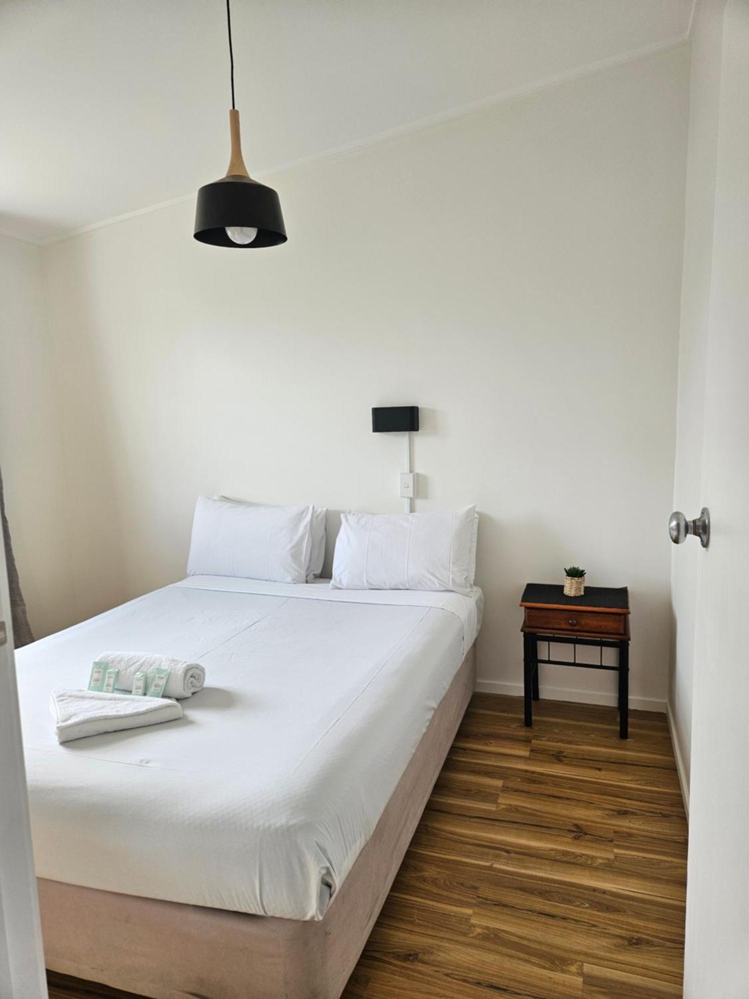 Frimley Lodge Motel 세인트레오나드 외부 사진