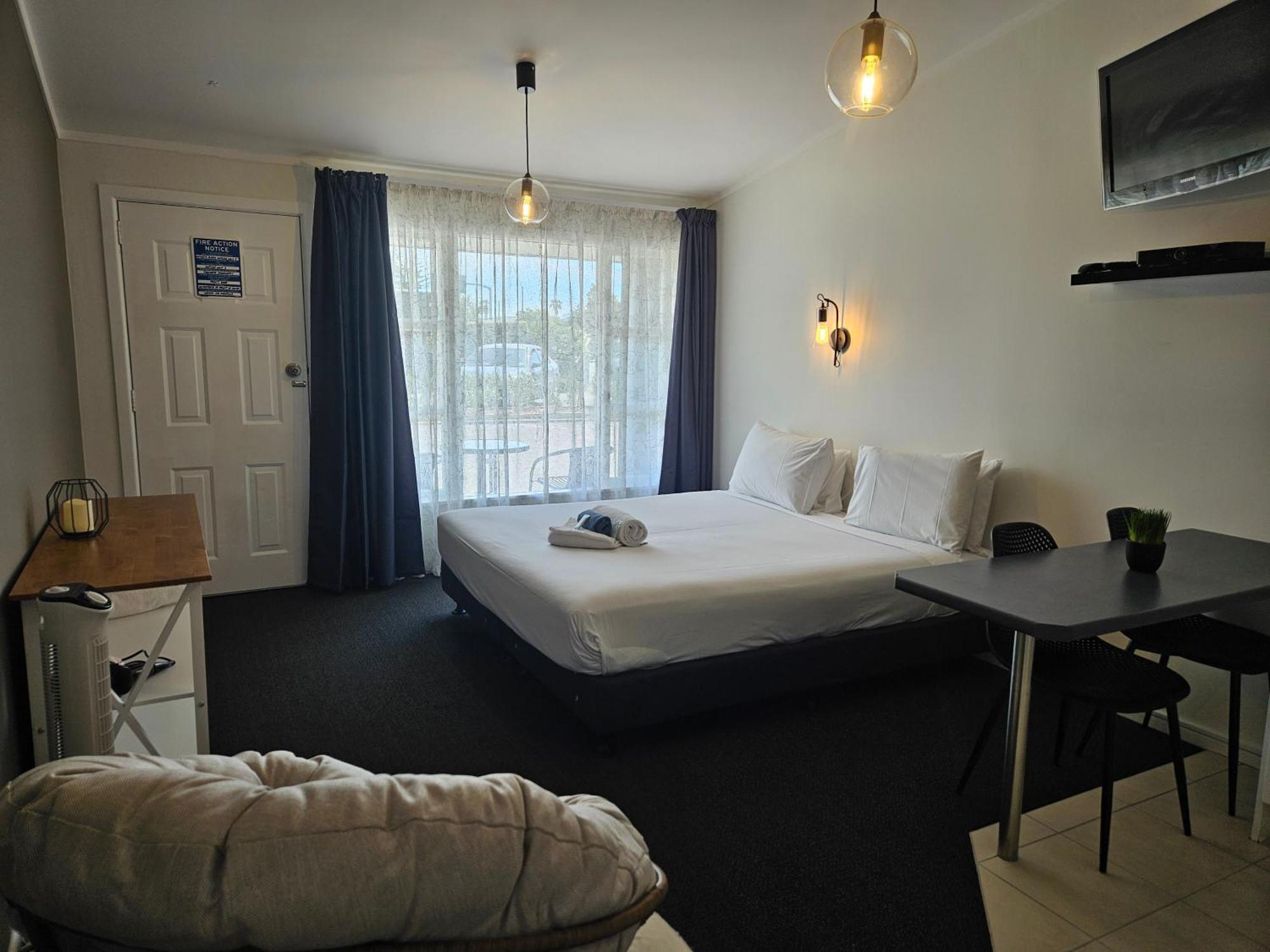 Frimley Lodge Motel 세인트레오나드 외부 사진