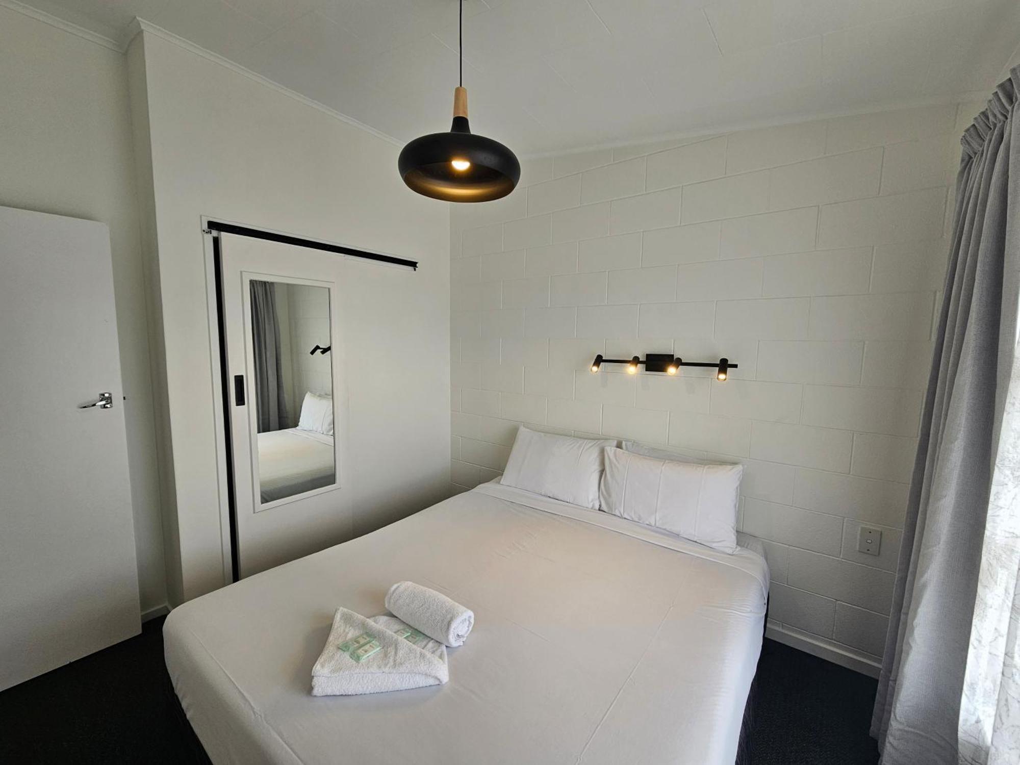 Frimley Lodge Motel 세인트레오나드 외부 사진