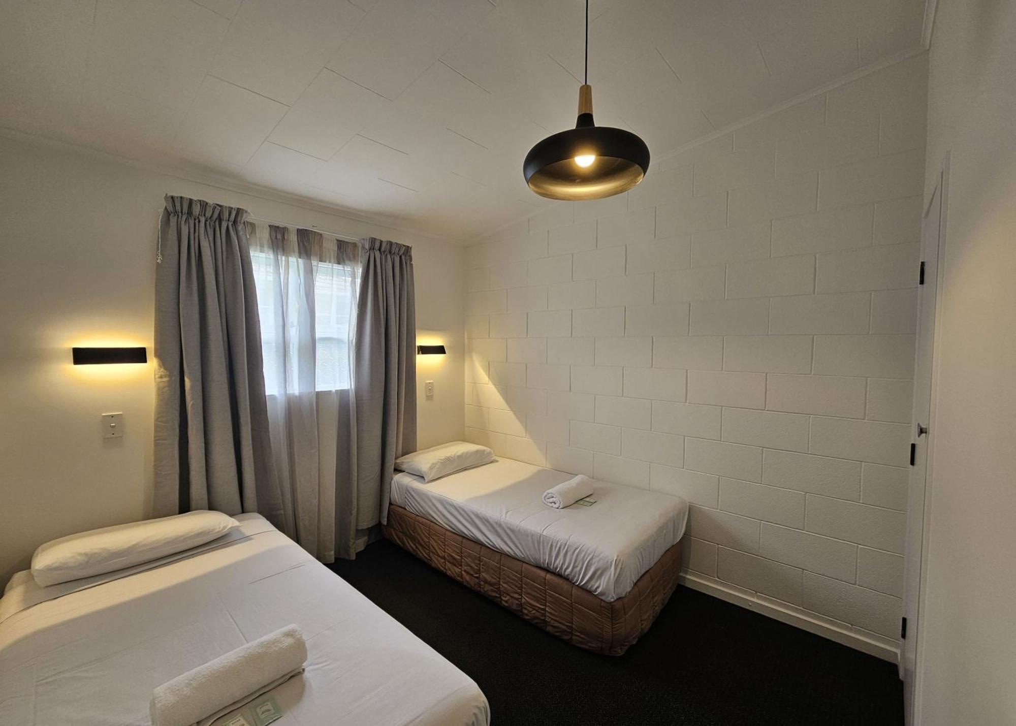 Frimley Lodge Motel 세인트레오나드 외부 사진